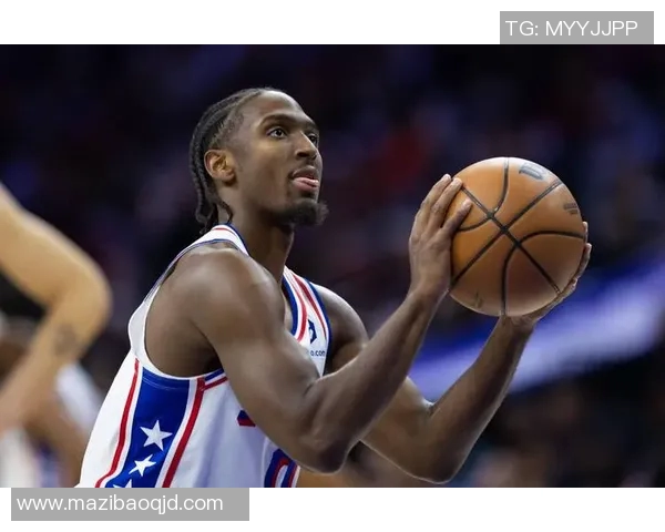 拉塞尔对决76人展现精彩篮球盛宴引发球迷热议